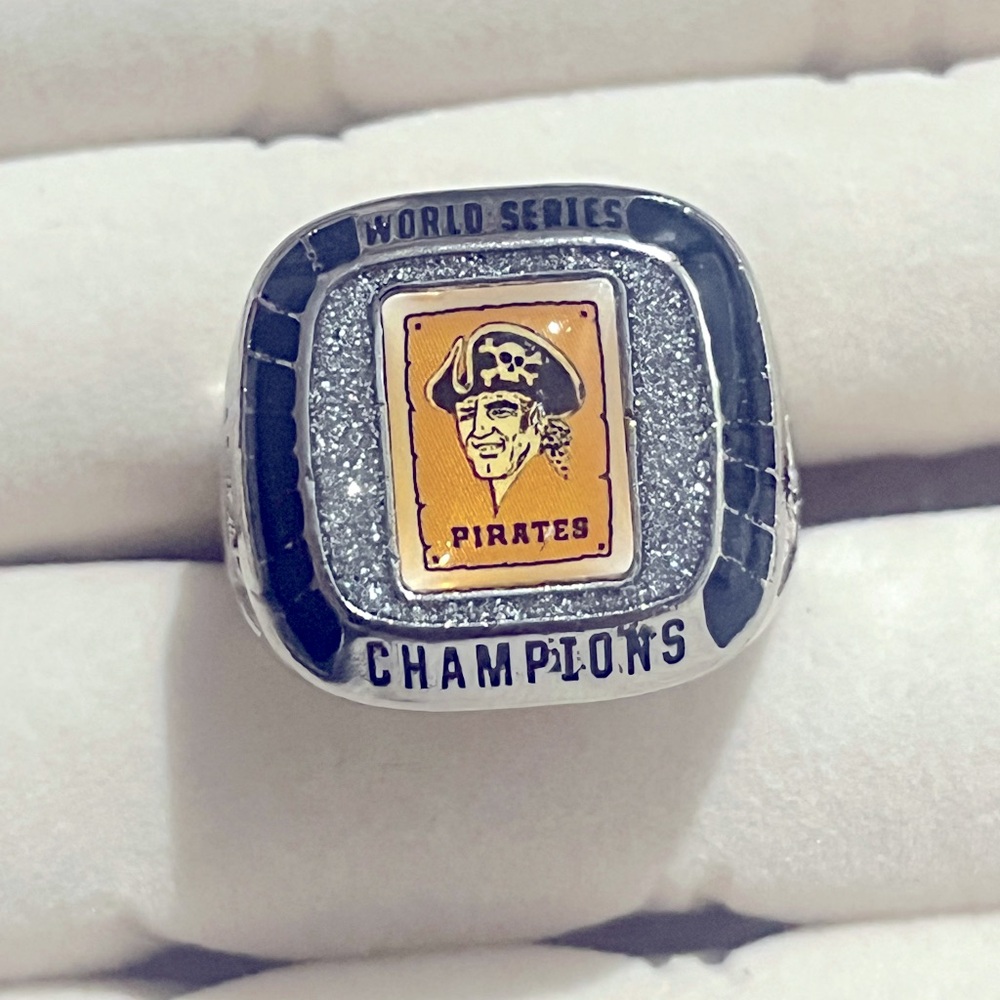 Pirates World Series champions ring MLB